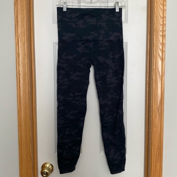 Spanx Look At Me Now Seamless Camouflage Leggings Size XL - Picture 2 of 7